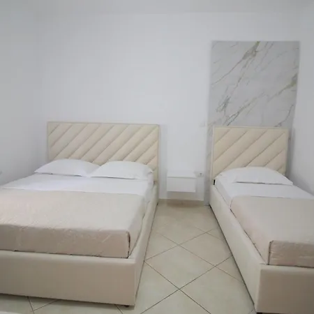 Emel Εξαμίλιο