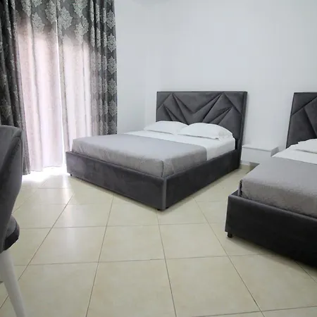 Emel Εξαμίλιο