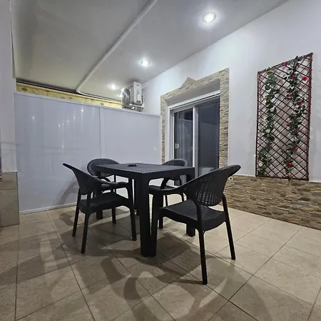 Emel Apartment *
